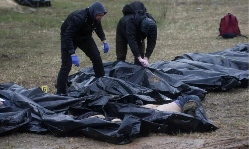 Ουκρανία: Βρίσκουν νέους ομαδικούς τάφους στη Μαριούπολη – Ίσως ξεπεράσουν τους 22.000 οι νεκροί